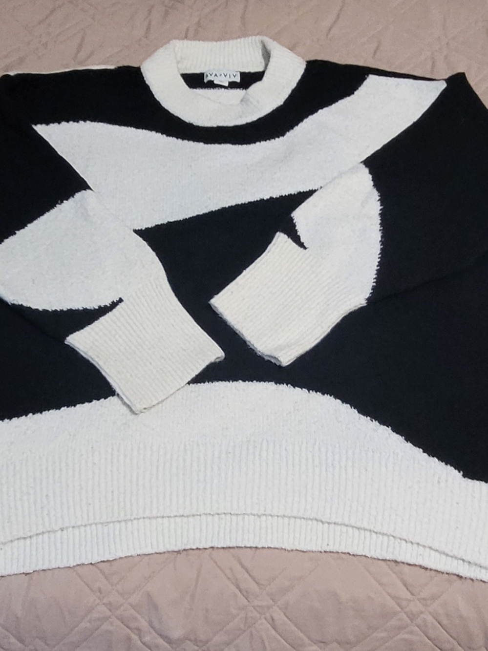 Ava & Viv Black and White Graphic Crewneck Sweater